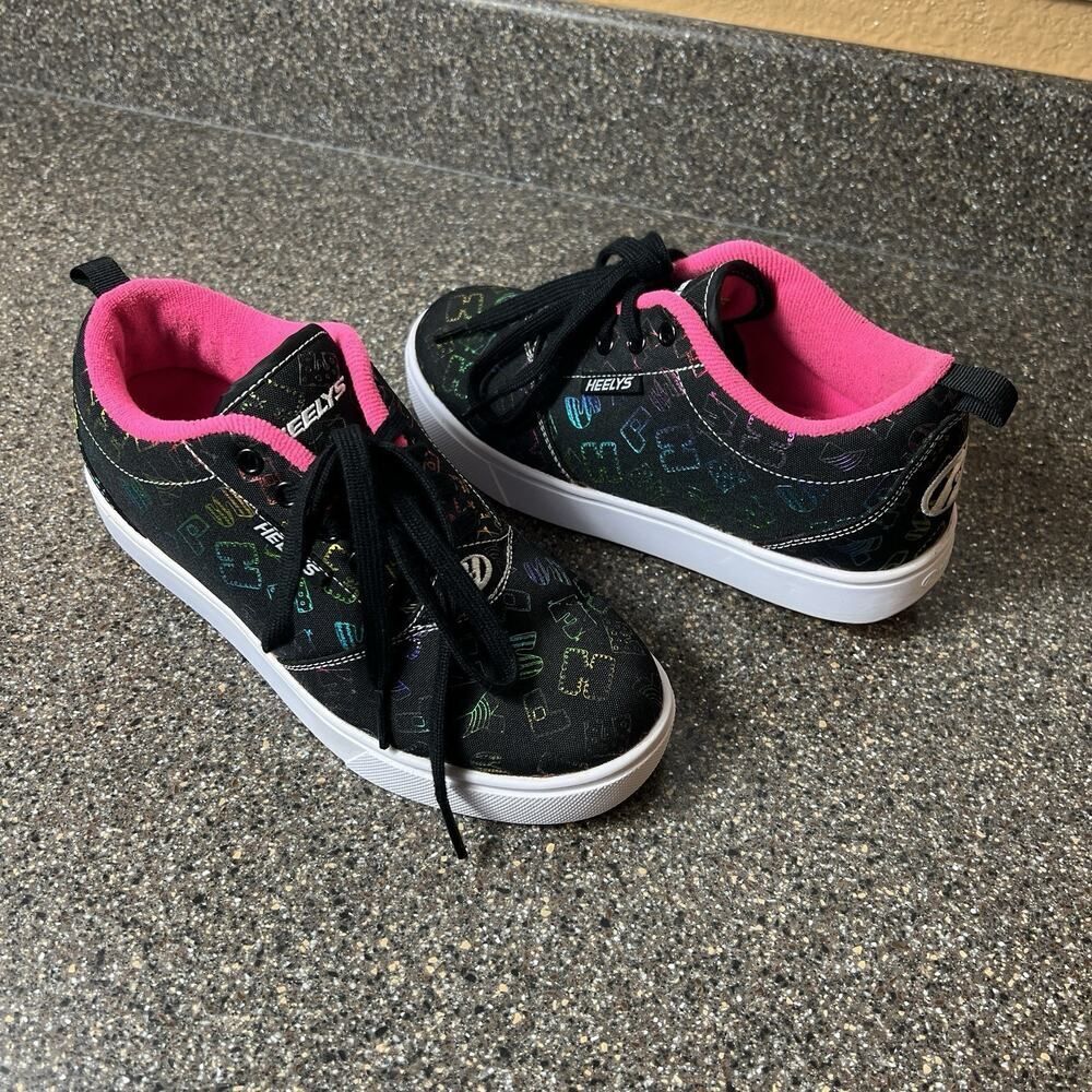 Heelys PRO 20 Skateboarding Black Letters Canvas Women's 6 Lace Up Youth 5 Shoes